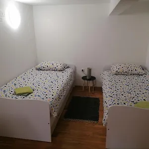  Apartman Tia